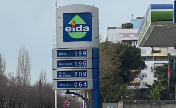 Nafta shtrenjtohet sërish, çmimi arrin rreth 200 lekë për litër në tregun e pakicës